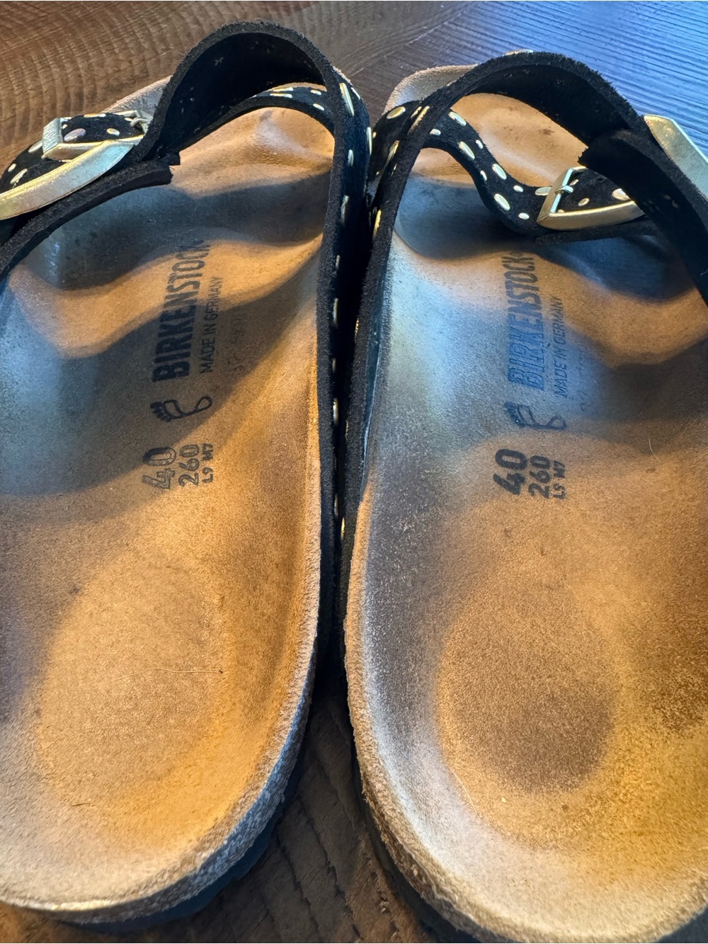 Birkenstock Arizona Rivets size 40 in GUC. Barely worn. Originally $158 - Picture 10 of 13
